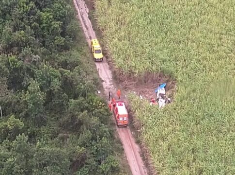 veja-imagens-aereas-do-local-exato-da-queda-de-aviao-com-drogas-em-al