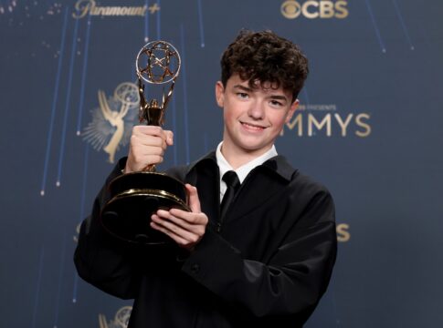 ator-de-adolescencia-se-torna-o-mais-jovem-a-ganhar-um-emmy