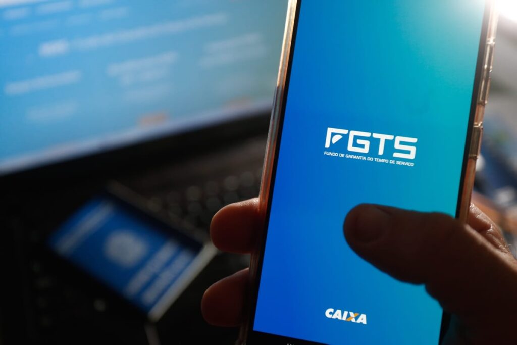 fgts:-80-mil-empregadores-sao-notificados-para-regularizar-domesticos