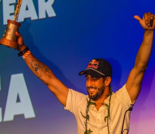 lucas-chumbo-e-eleito-o-surfista-do-ano-em-ondas-gigantes