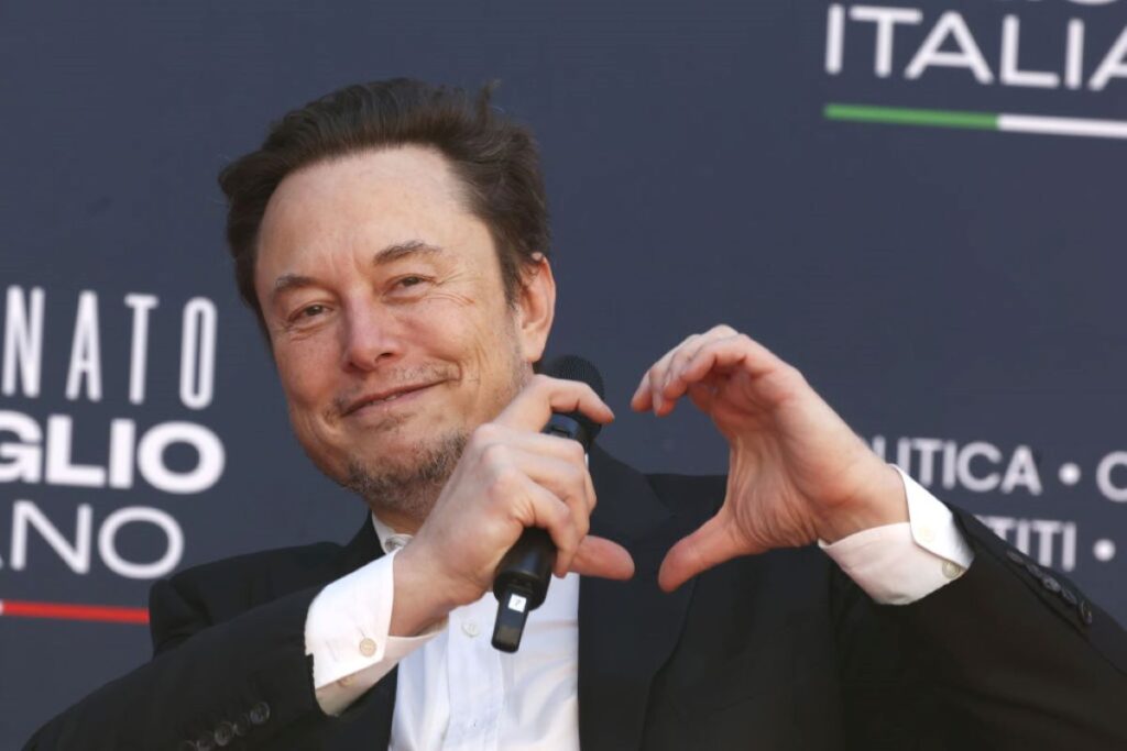 elon-musk-compra-us$-1-bilhao-em-acoes-da-tesla,-que-disparam-em-ny
