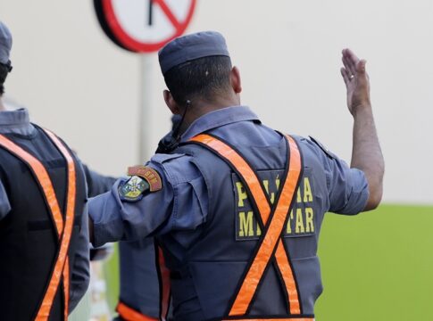 mulher-de-24-anos-e-encontrada-morta-apos-ter-moto-apreendida-em-blitz