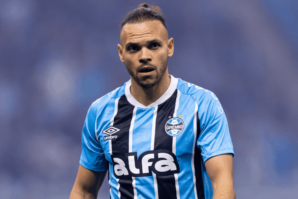 martin-braithwaite,-do-gremio,-se-pronuncia-apos-sofrer-lesao;-confira