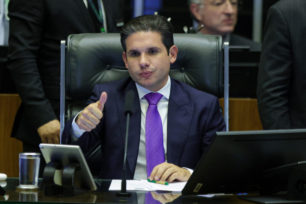 motta-enfrenta-desafio-para-alinhar-anistia-com-governo,-stf-e-senado
