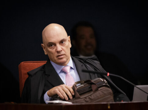 moraes-autoriza-visita-de-deputados,-senadores-e-valdemar-a-bolsonaro