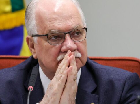 filha-de-fachin-e-alvo-de-agressoes-em-universidade-em-curitiba