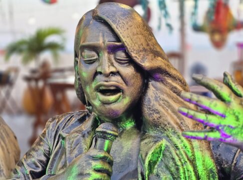 preta-gil-ganha-escultura-ao-lado-de-gilberto-gil-no-rio;-veja-fotos