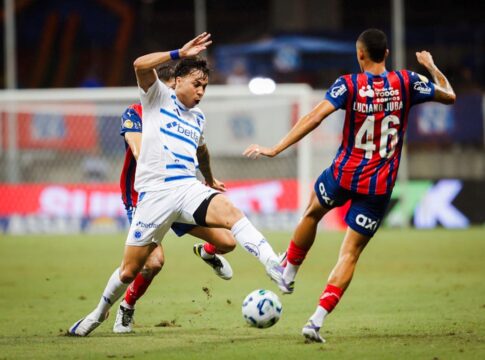 brasileirao:-cruzeiro-vence-bahia-de-virada-e-volta-a-vice-lideranca