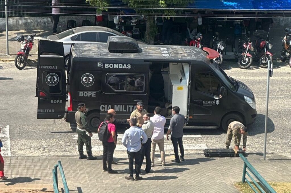 esquadrao-de-bomba-e-acionado-apos-bolsa-suspeita-em-forum-no-ceara