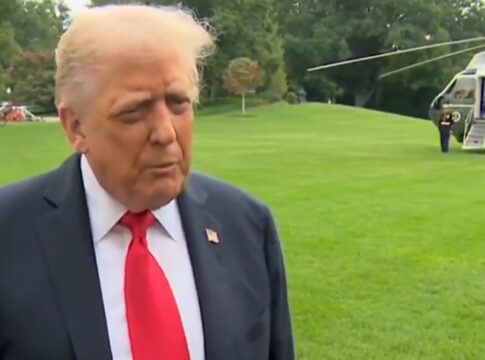 “europa-tera-que-parar-de-comprar-petroleo-da-russia”,-diz-trump