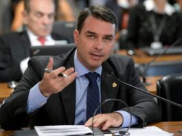 flavio-bolsonaro-diz-que-nao-aceitara-versao-“meia-bomba”-de-anistia