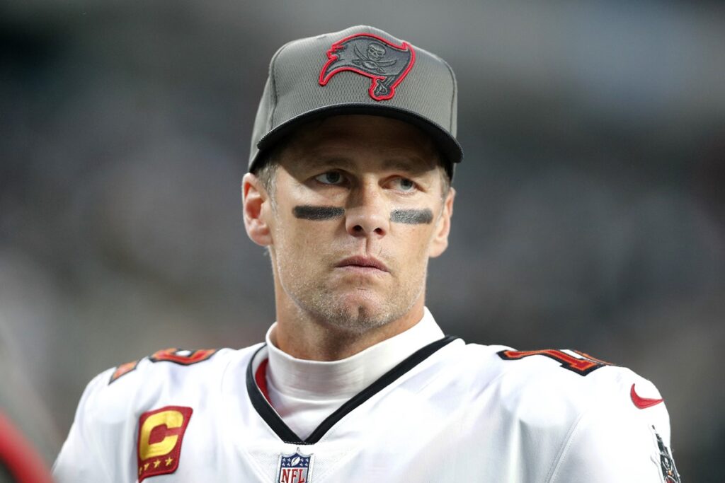 tom-brady-sai-da-aposentadoria-e-volta-aos-gramados-em-2026.-entenda