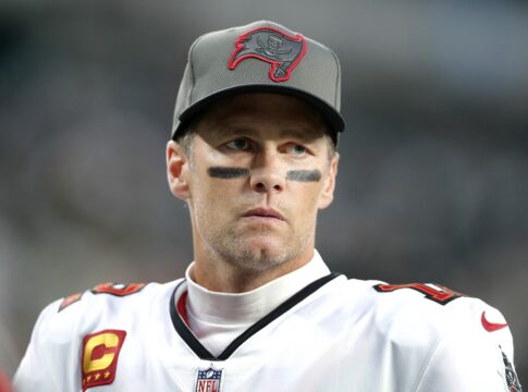 tom-brady-sai-da-aposentadoria-e-volta-aos-gramados-em-2026.-entenda