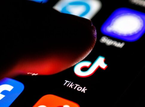 trump-diz-que-conseguiu-compradores-para-o-tiktok:-“temos-um-acordo”