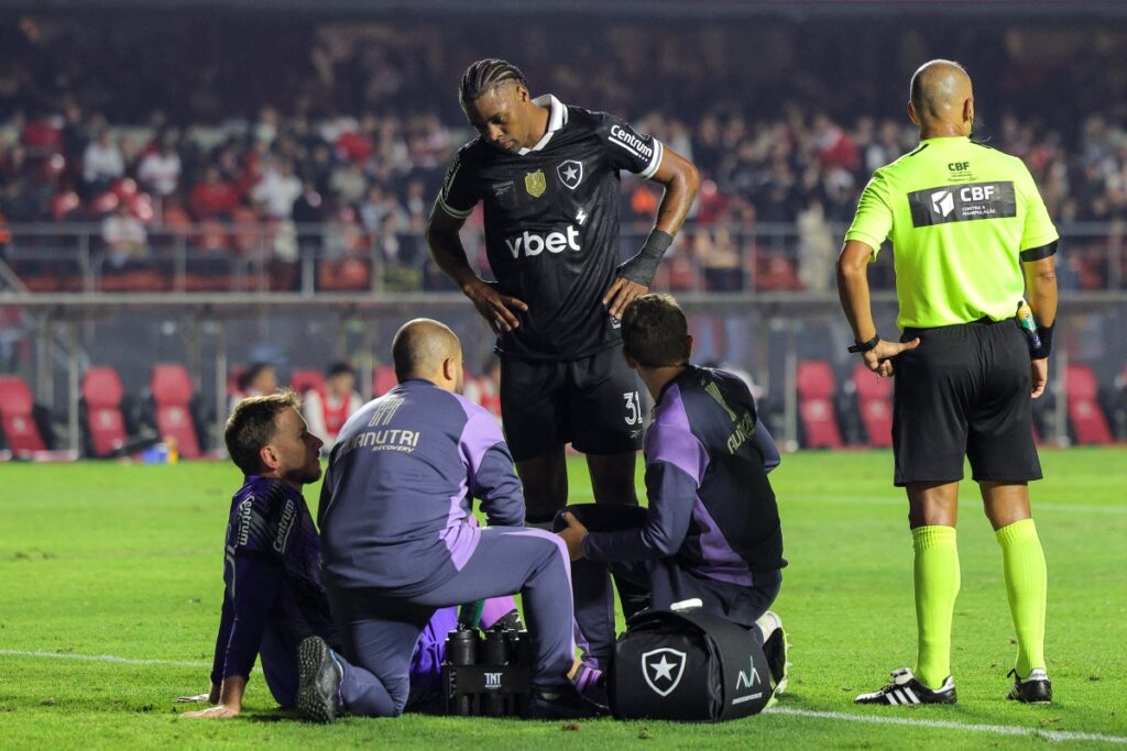 goleiro-neto,-do-botafogo,-tem-lesao-grave-e-nao-joga-mais-em-2025