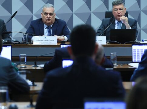 cpmi-do-inss-aprova-convocacao-de-parentes-e-socios-de-investigados