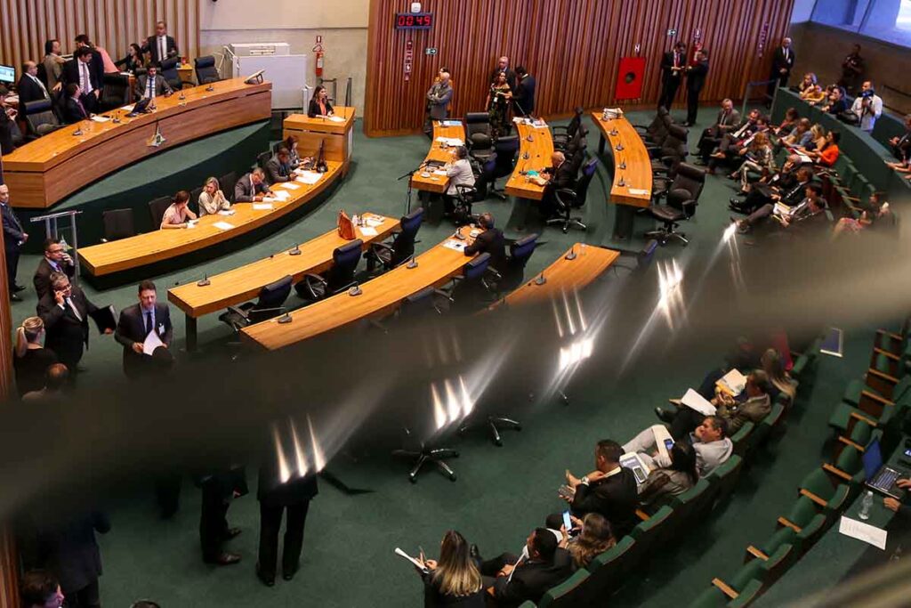 proposta-de-cidadao-honorario-causa-“climao”-na-camara-legislativa