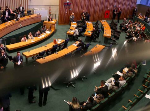 proposta-de-cidadao-honorario-causa-“climao”-na-camara-legislativa
