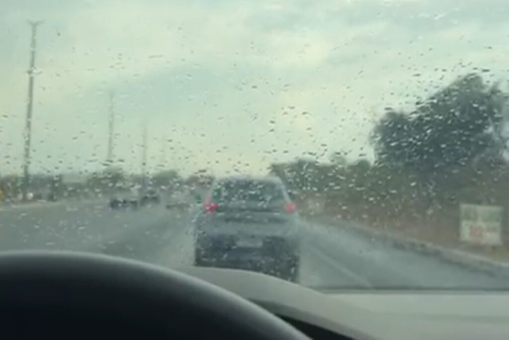 video:-em-meio-a-seca-e-ao-calorao,-chuva-da-rapido-refresco-no-gama