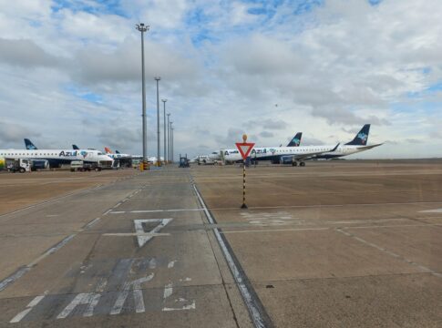 controladores-de-voo-ameacam-paralisar-decolagens;-veja-as-datas