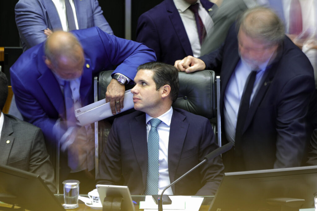 motta-faz-manobra-e-libera-votacao-on-line-da-pec-da-blindagem