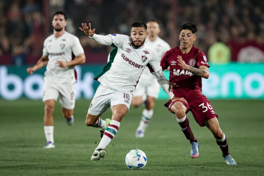 sul-americana:-lanus-marca-no-fim-e-fluminense-perde-na-argentina