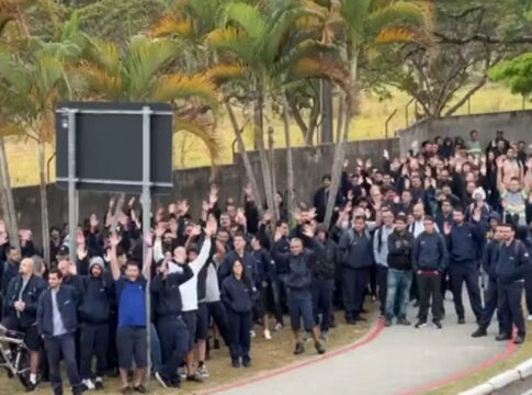 funcionarios-da-embraer-entram-em-greve-por-tempo-indeterminado