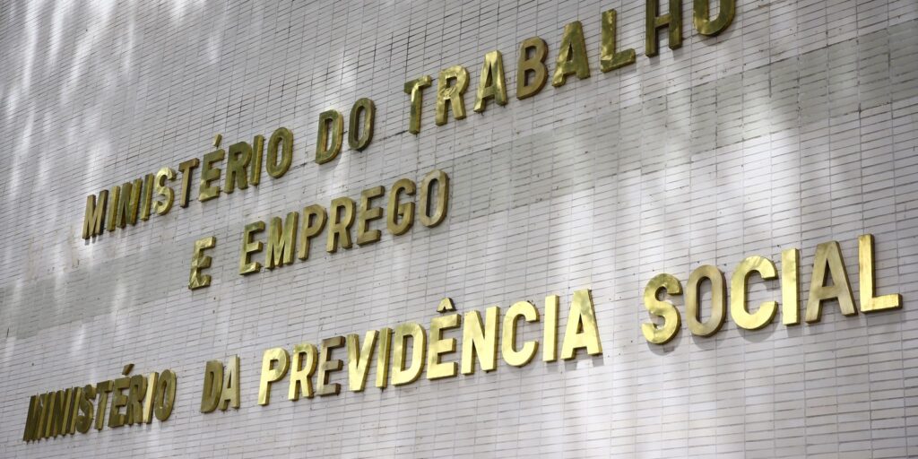 governo-notifica-patroes-sobre-atraso-do-fgts-de-empregadas-domesticas