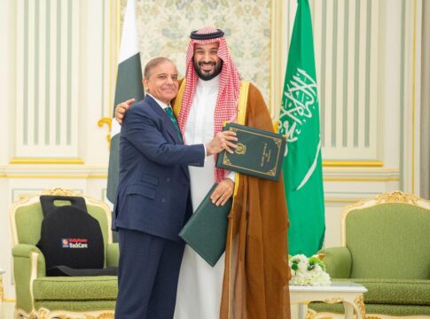 arabia-saudita-e-paquistao-assinam-acordo-estrategico-de-defesa-mutua