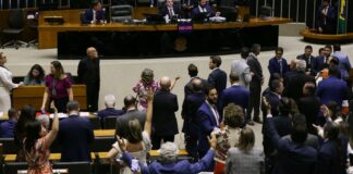 motta-anuncia-votacao-de-urgencia-para-projeto-de-anistia-a-golpistas