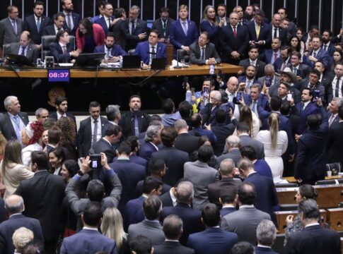 camara-aprova-urgencia-para-projeto-de-anistia-a-golpistas