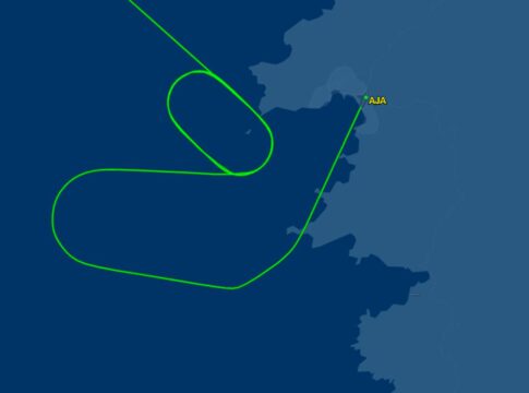 controlador-de-torre-cochila-e-aviao-da-voltas-no-ceu-por-18-minutos