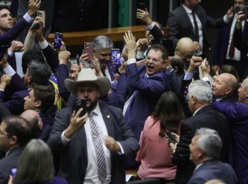 camara-aprova-urgencia-do-pl-da-anistia