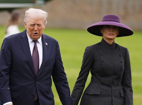 protestos-marcam-chegada-de-trump,-que-busca-comercio-com-reino-unido