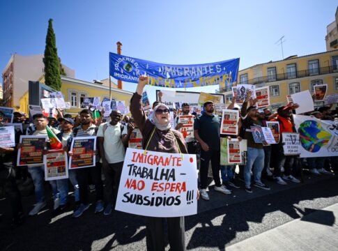 manifestantes-protestam-em-portugal-contra-politica-migratoria