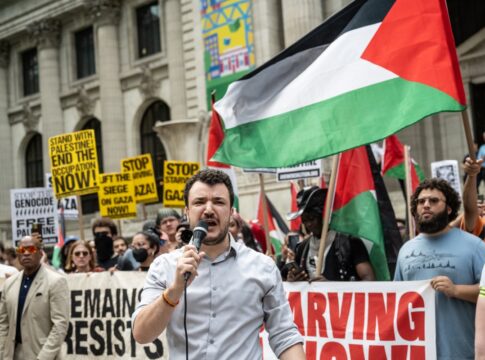 juiza-dos-eua-manda-deportar-o-lider-pro-palestina-mahmoud-khalil