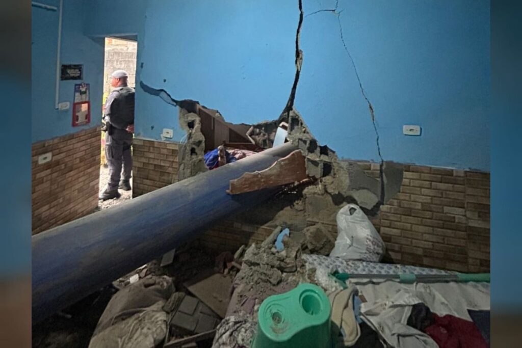 mulher-morre-esmagada-por-tubulacao-que-caiu-sobre-casa-em-maua