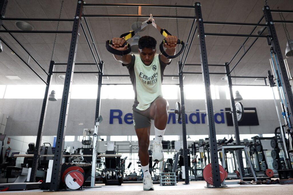 endrick-volta-a-treinar-no-real-madrid-e-fica-proximo-de-retorno