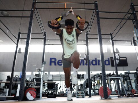 endrick-volta-a-treinar-no-real-madrid-e-fica-proximo-de-retorno