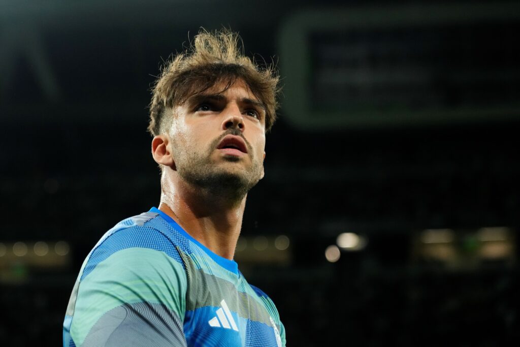 zagueiro-do-real-madrid-se-torna-reu-por-distribuir-videos-de-sexo