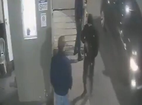 criminosos-invadem-hospital-no-rj-para-matar-homem-baleado.-video