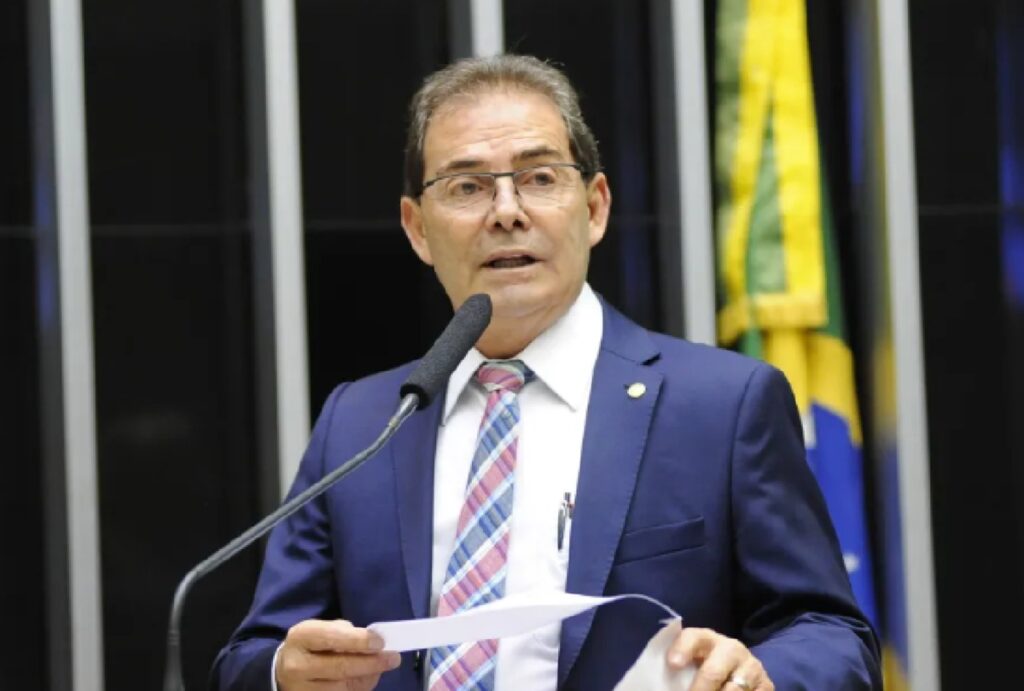 relator-da-anistia-rompeu-com-lula,-mas-se-da-bem-com-stf