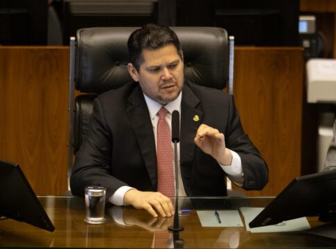 anistia:-alcolumbre-diz-ter-proposta-“pronta”,-mas-aguardara-a-camara