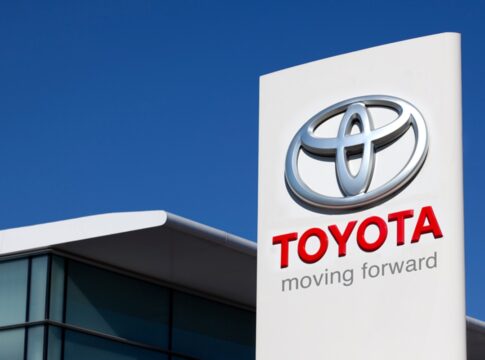 toyota-faz-recall-de-quase-600-mil-veiculos-por-problemas-no-painel