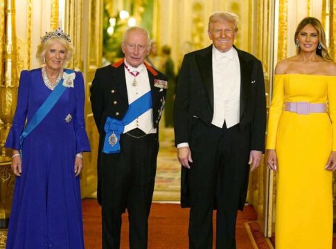 vestido-amarelo-de-melania-trump-em-jantar-com-realeza-divide-a-web