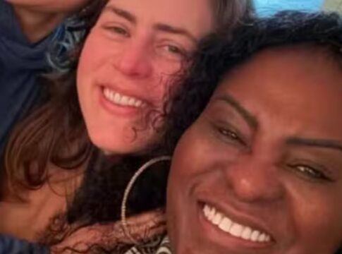 karin-hils-homenageia-lu-andrade-e-expoe-audio-sobre-rouge;-ouca