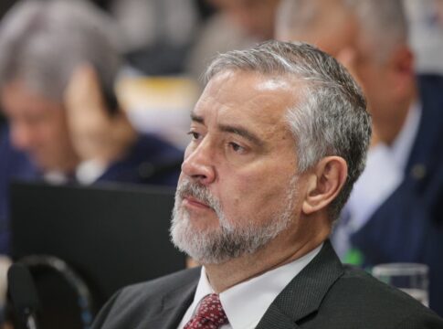 pimenta-e-bia-kicis-discutem-na-cpmi-do-inss:-“pare-de-mentir”
