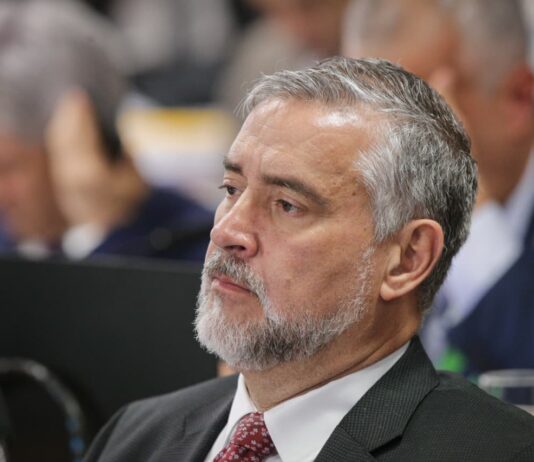 pimenta-e-bia-kicis-discutem-na-cpmi-do-inss:-“pare-de-mentir”