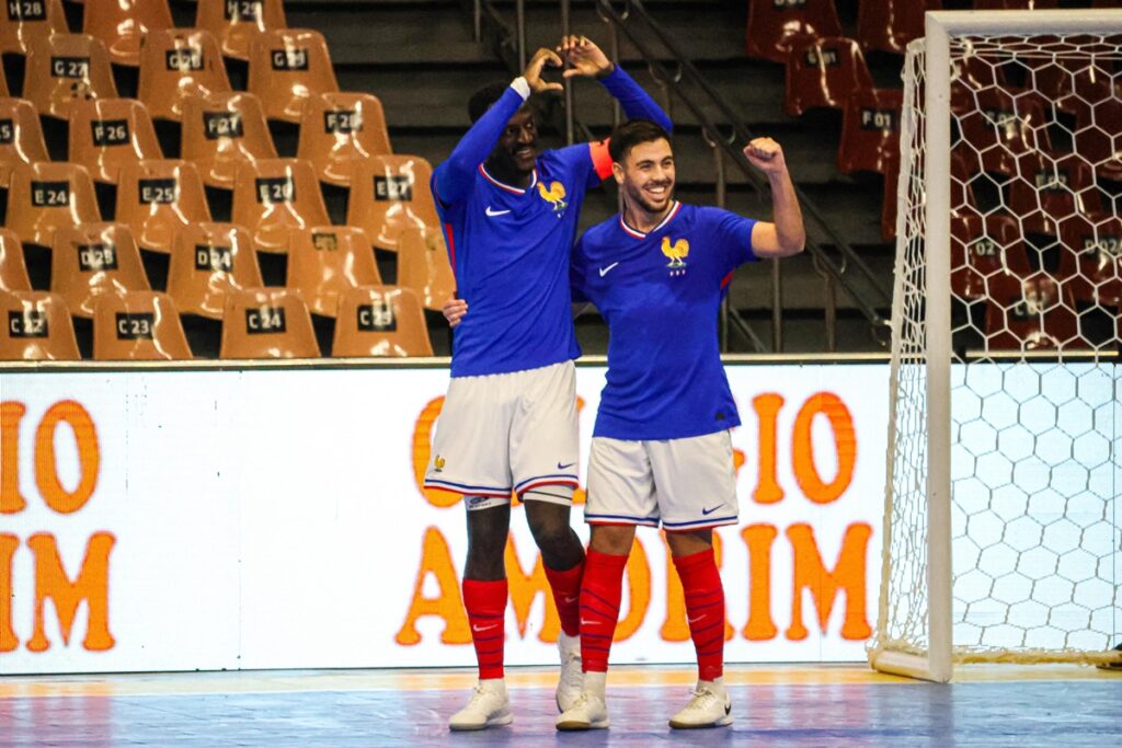em-jogo-de-nove-gols,-franca-vence-a-costa-rica-na-copa-das-nacoes