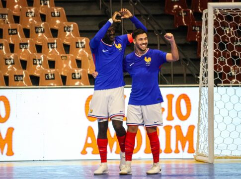 em-jogo-de-nove-gols,-franca-vence-a-costa-rica-na-copa-das-nacoes